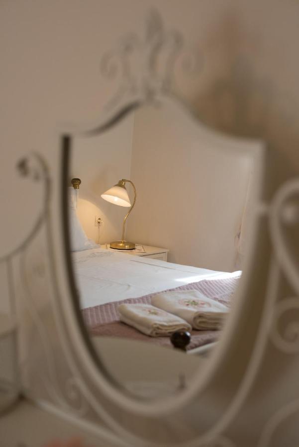 Apartament The Old Mansion Sinarádes Zewnętrze zdjęcie